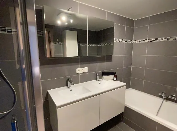 - Gratis Garage - Topligging * Ostenda